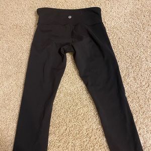 Black cropped lululemon leggings